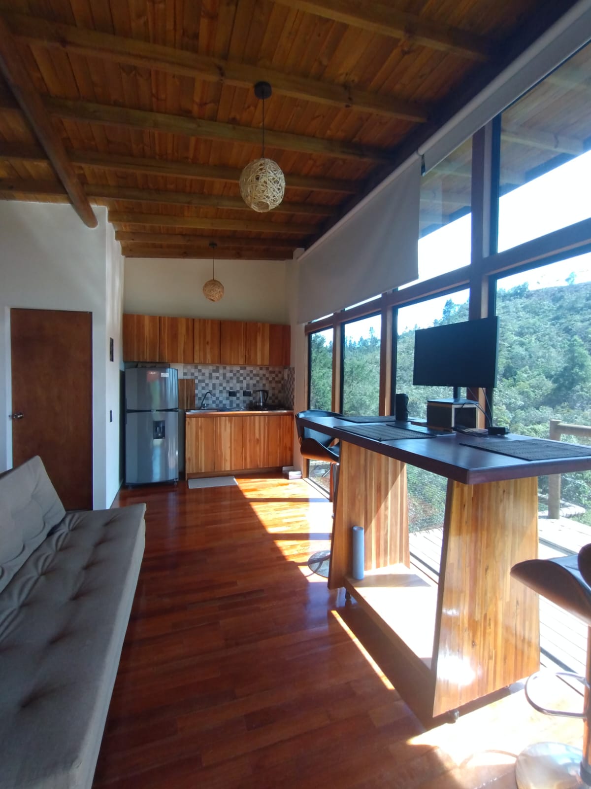 Vista interior lateral frontal